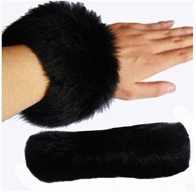 兔毛袖口与獭兔毛领 优雅与温暖的服装辅料之选